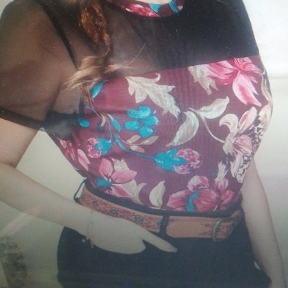 Floral Print Contrast Mesh tee - Picture 2 of 5